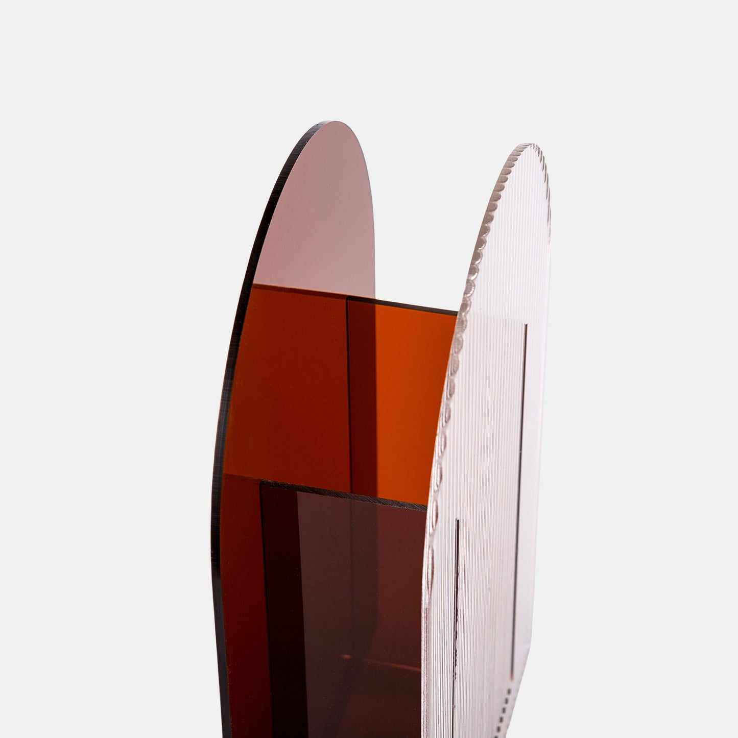 Temperature-proof Perspex vase set. Acrylic miniature vases withstand -4°F to 176°F. Use the clear perspex small vase (5.5") for cocktail flowers or scented oils. UV-resistant, anti-yellowing.
