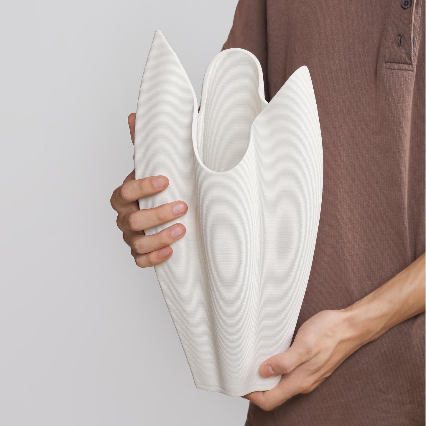 3D-Printed White Ceramic Petal Crest Vase - VASCAPE