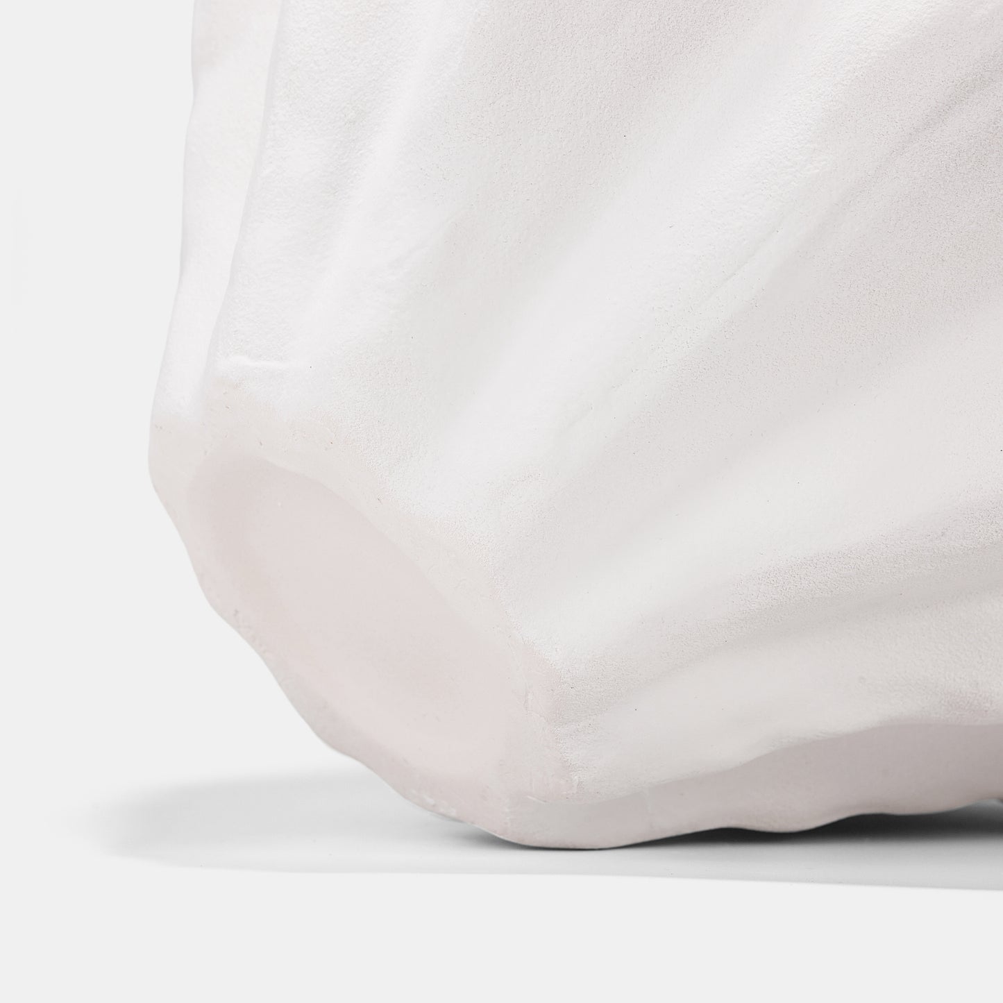 This bold white ceramic vase merges art and function with cascading ridges and a sculptural undulating rim. At 22cm tall, this huge vase commands attention as a statement flower vase for grand peony bouquets or dried botanicals. Lightweight ceramic mimics stone-carved elegance, ideal for entryway centerpieces or modern bud vases with curated stems in textured crevices.