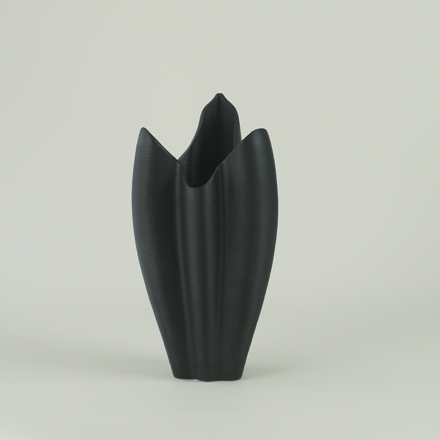 Black 3D-Printed Petal Crest Vase