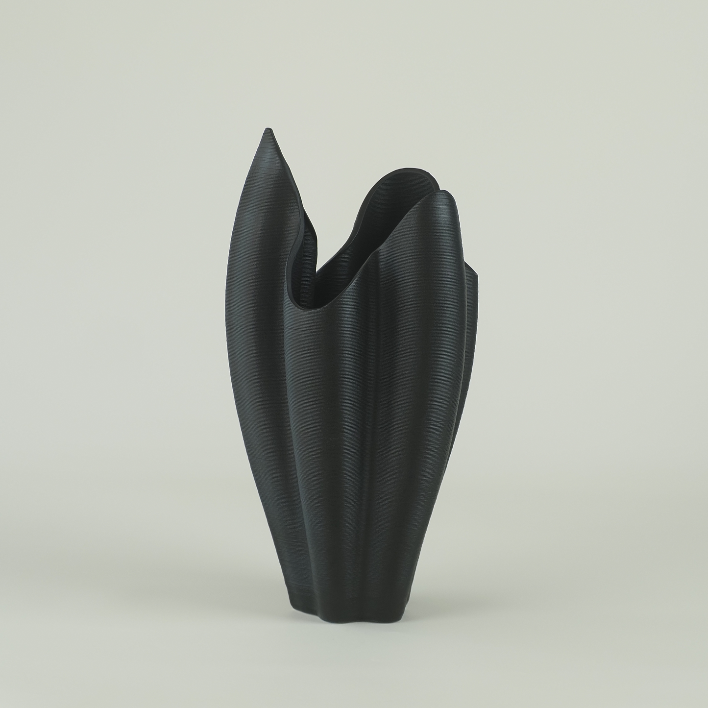 Black 3D-Printed Petal Crest Vase
