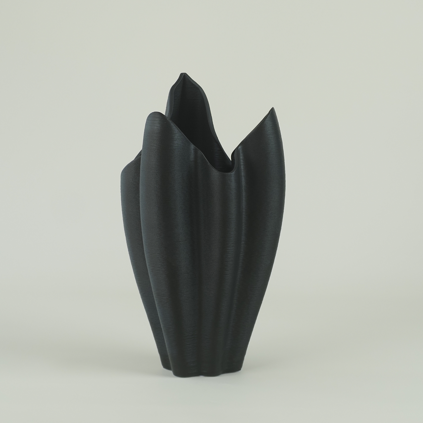 Black 3D-Printed Petal Crest Vase