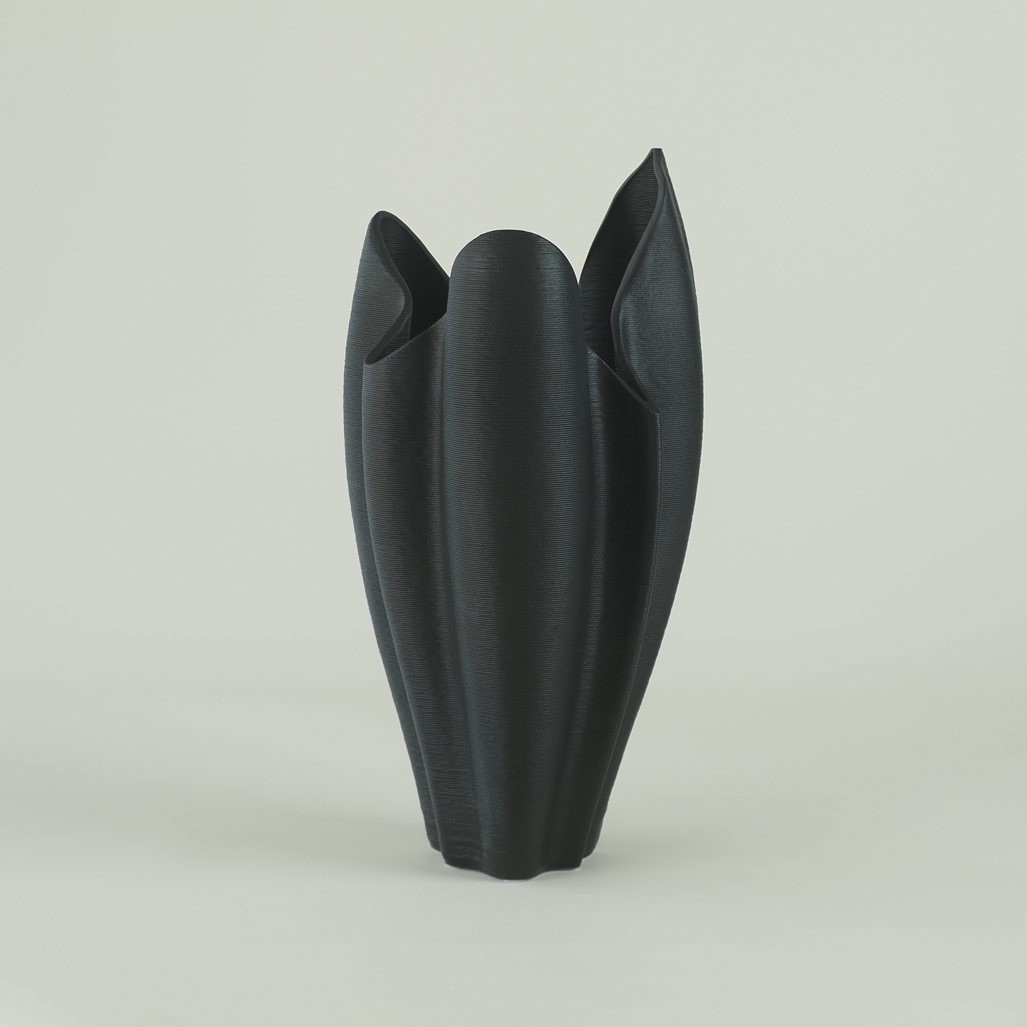 Black 3D-Printed Petal Crest Vase