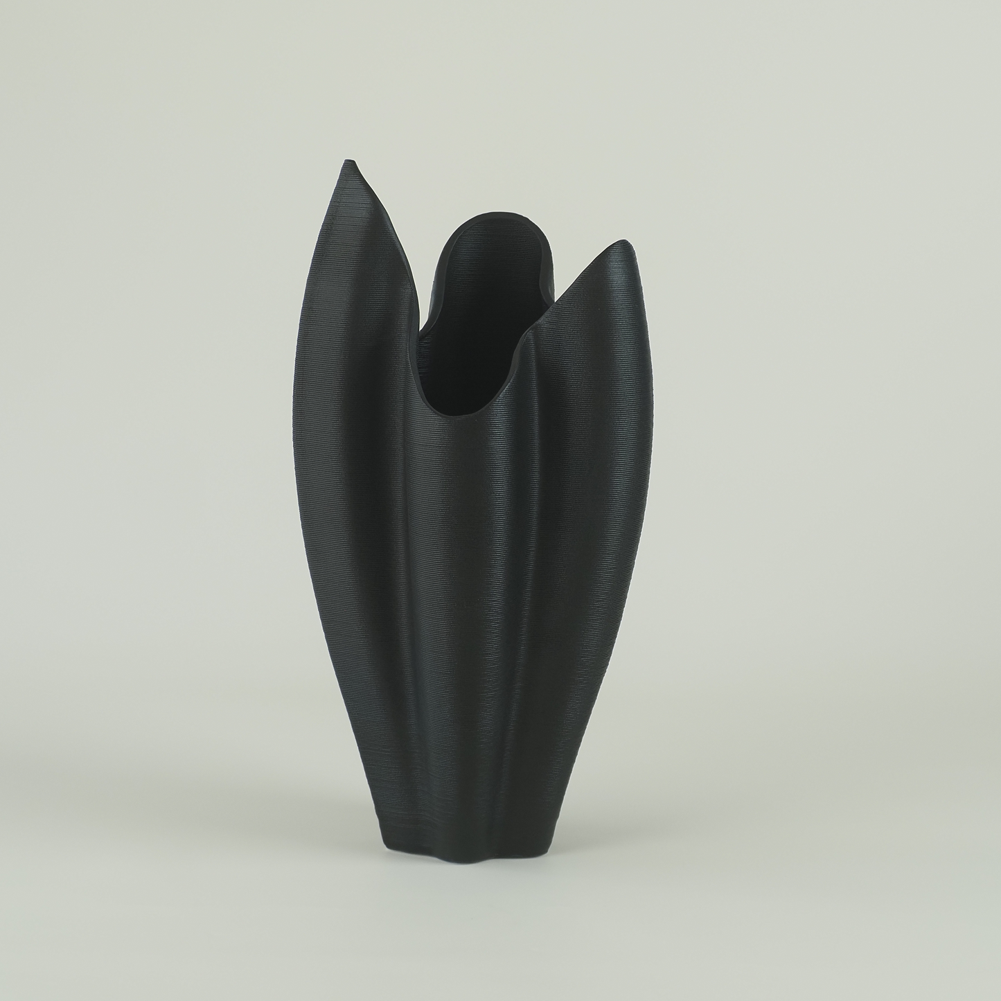 Black 3D-Printed Petal Crest Vase