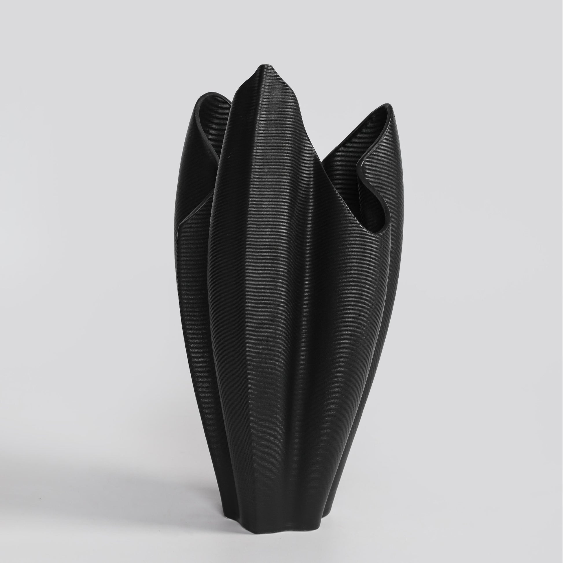 3D-Printed Black Ceramic Petal Crest Vase - VASCAPE