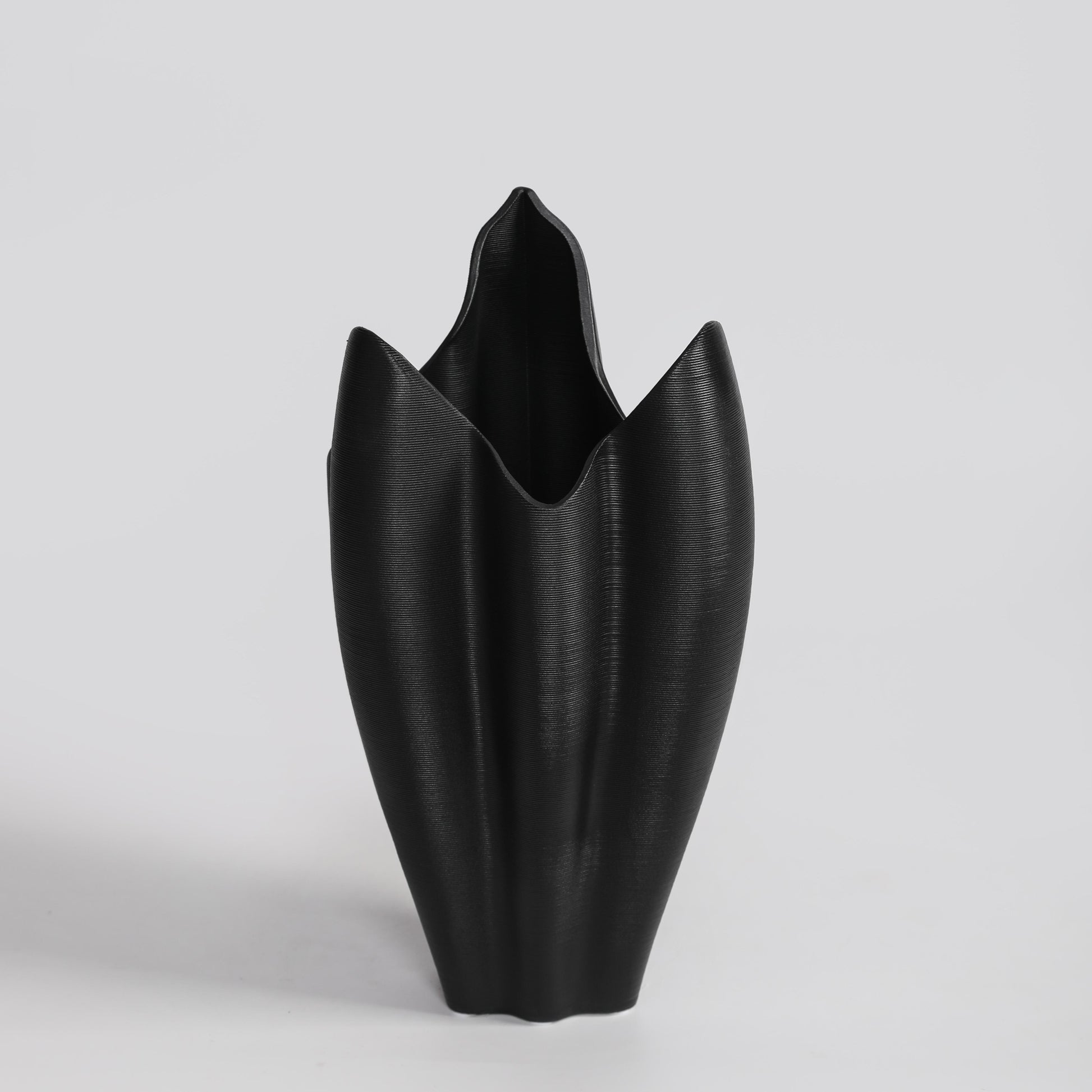 3D-Printed Black Ceramic Petal Crest Vase - VASCAPE