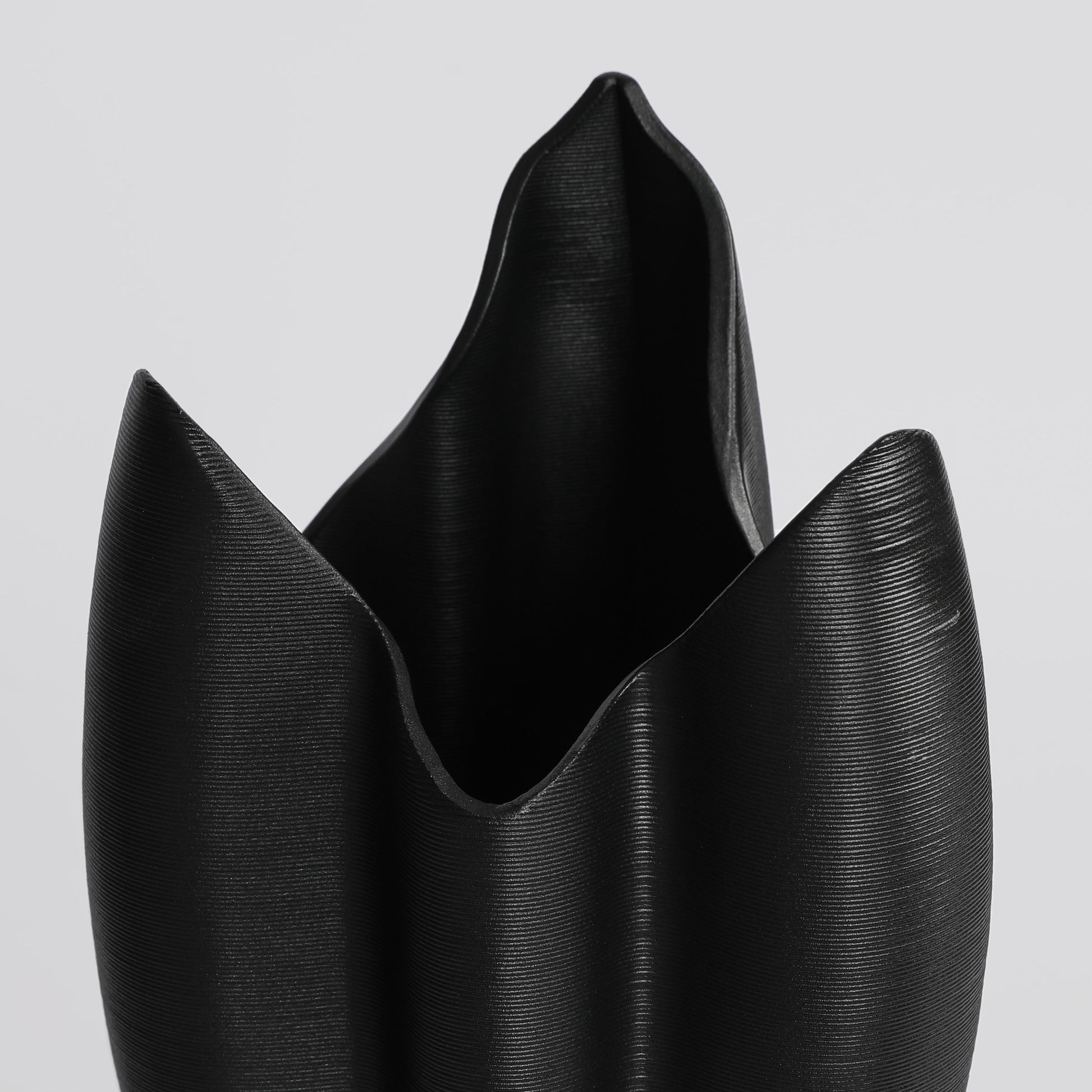 3D-Printed Black Ceramic Petal Crest Vase - VASCAPE