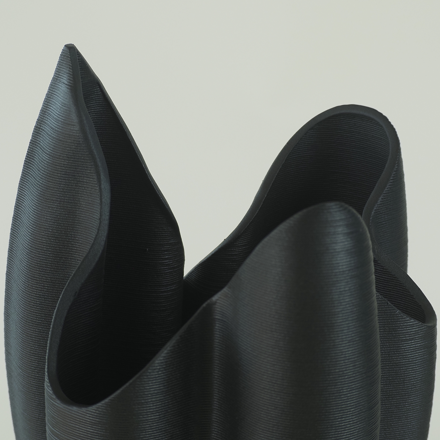 Black 3D-Printed Petal Crest Vase