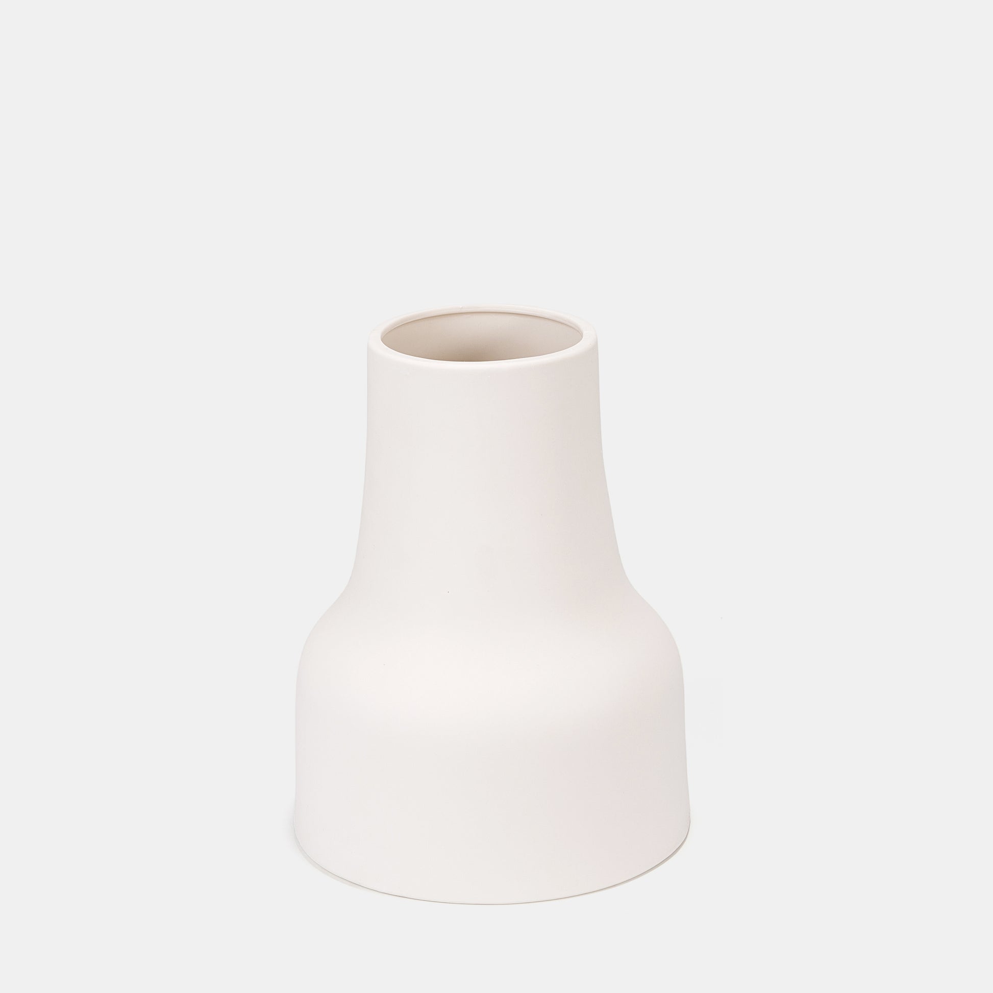 Modern simplicity defines this ceramic vase. Its white frosted surface enhances flowers on vase compositions, while the small vase’s design harmonizes with bud vases in eclectic or minimalist settings. 