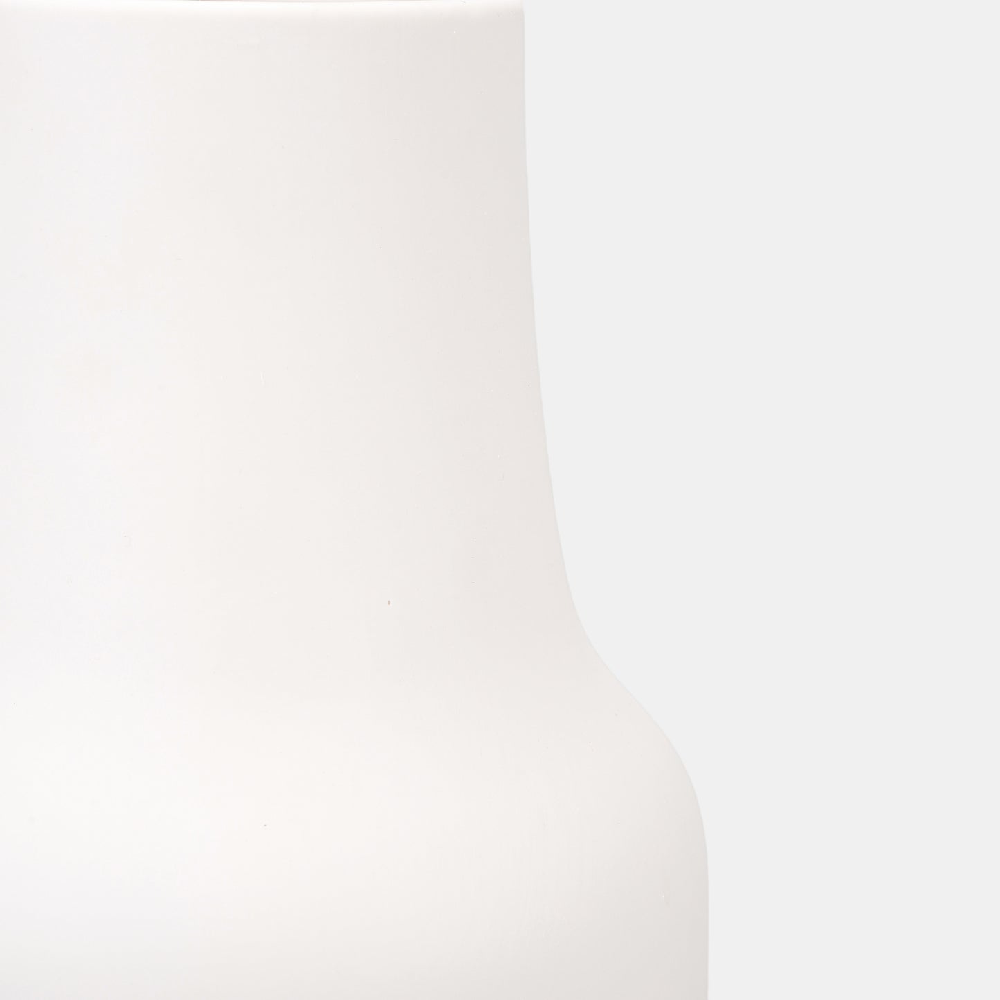 A sleek ceramic vase designed for dual roles: showcase vibrant flowers on vase or let its sculptural form stand solo. The small vase’s smooth white surface contrasts beautifully with textured bud vases. Neutral and timeless for evolving decor styles.