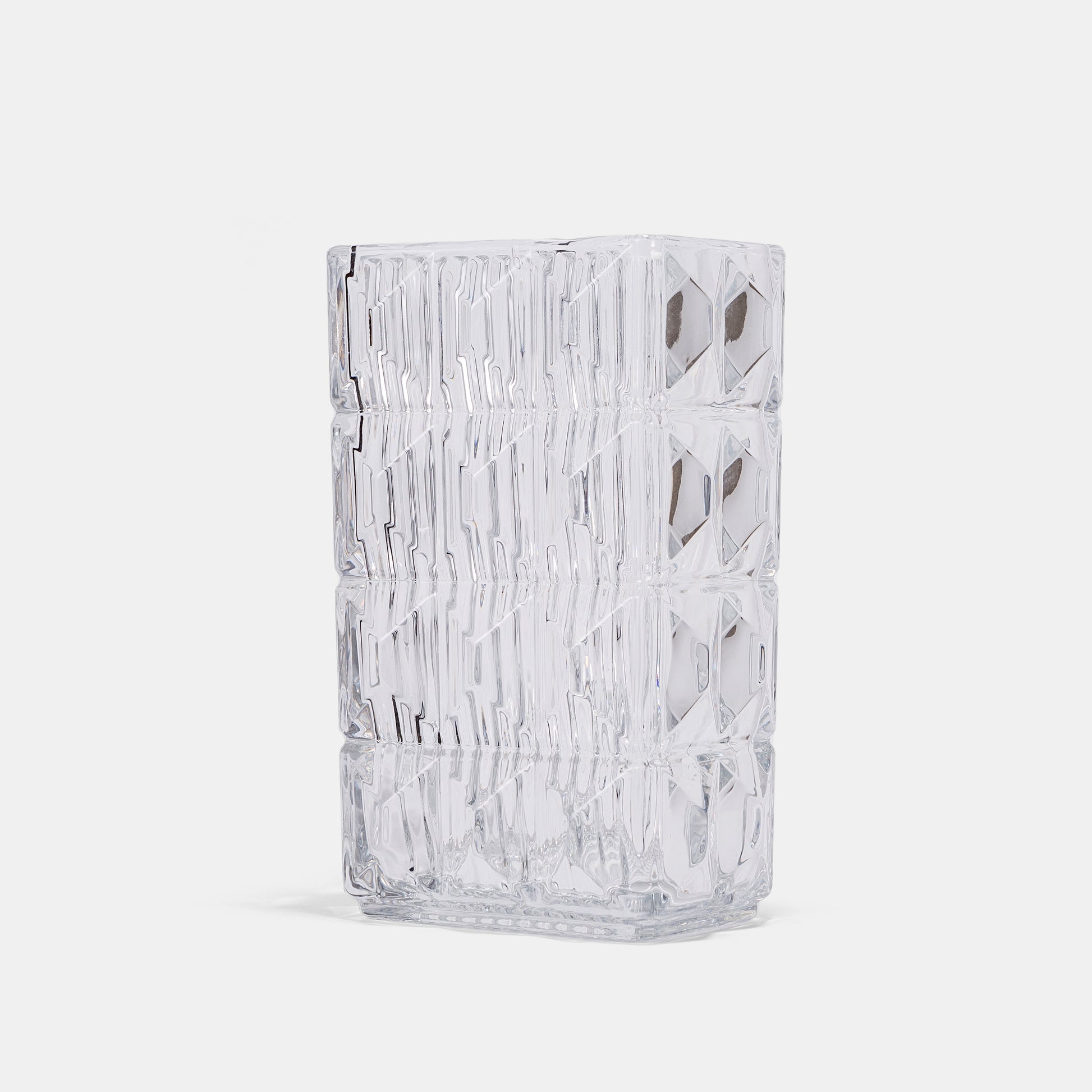 Discover the allure of our floor vase series. These decorative vases feature handblown textures and clean lines. The tall glass vase elevates dining tables or patios, while the large floor vase transforms lobbies into galleries. Use as vases flower vases to display seasonal blooms or artistic branches. Flower vases with flowers become instant focal points, radiating warmth. Lightweight yet durable, they resist scratches and water marks. Pair multiple sizes for dynamic layering. 